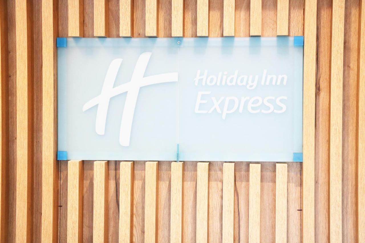 Holiday Inn Express, Chester Racecourse, An Ihg Hotel Exterior photo